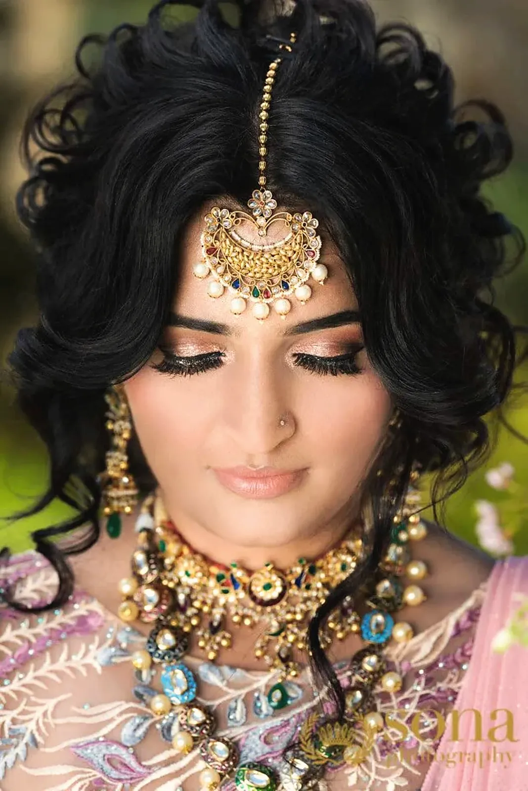 South Asian bride with a gold and pearl maang tikka