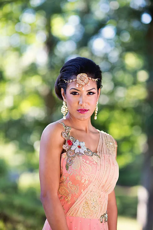 Bride in a peach lehenga with maang tikka